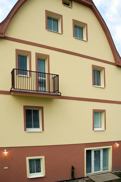 Pension Villa Maria การ์โลวีวารี ภายนอก รูปภาพ